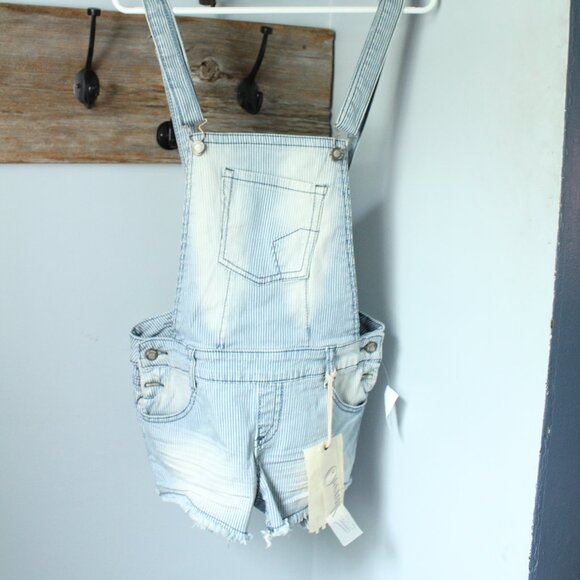1st Kiss Hot Kiss Size Medium Overall Shorts - Picture 1 of 3